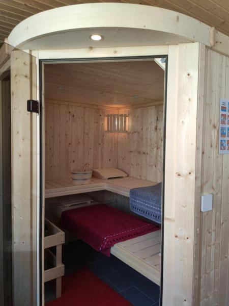 Ferienhaus Blaue Blume Mit 11 Kw Ladestation, Kamin, Terrasse, Eingezaeuntem Garten, Sauna, Wlan, Netflix, 2 Hunde Willkommen! Güntersberge المظهر الخارجي الصورة